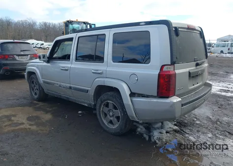 2008 Jeep Commander Sport z USA, uszkodzony, nr VIN 1J8HG48K78C152646